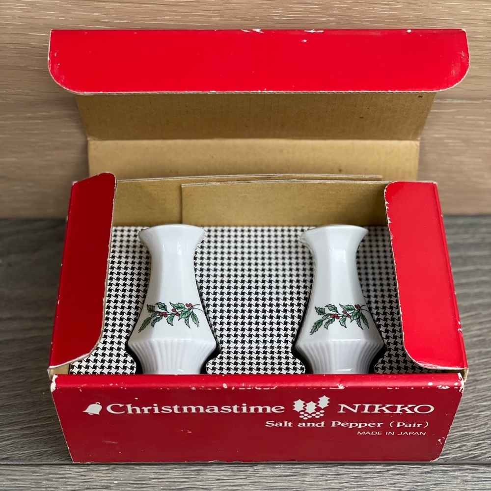 Nikko Christmastime Salt and Pepper Shakers Christmas China Original Box Japan